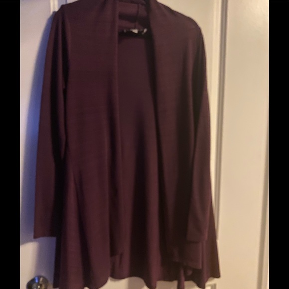 Maroon sweater - Picture 1 of 4
